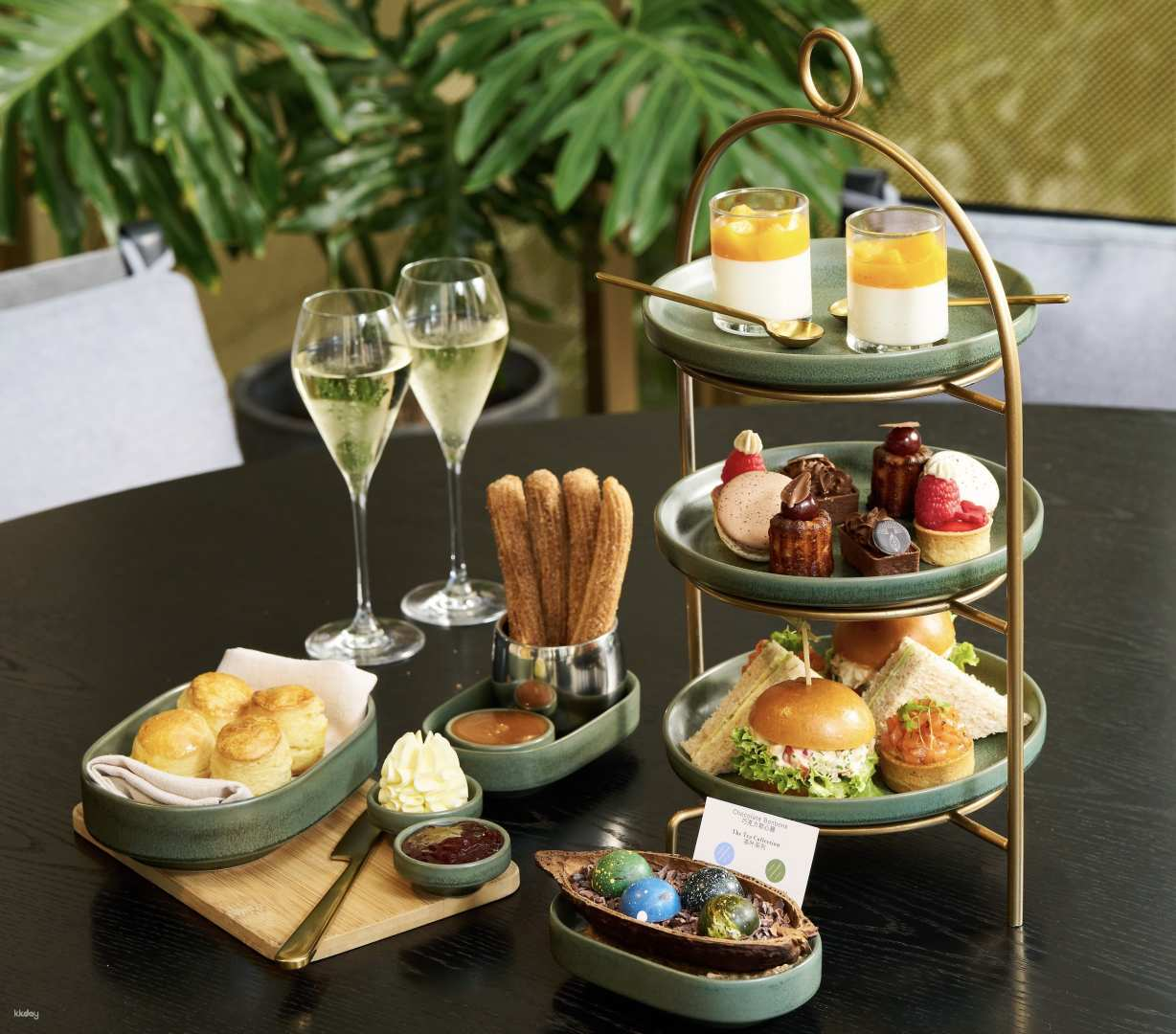 EAST Hong Kong｜FEAST (Food by EAST)｜Conspiracy Chocolate X Feast Flavor Afternoon Tea｜Hotel Afternoon Tea Offer 2024 - Photo 1 of 3